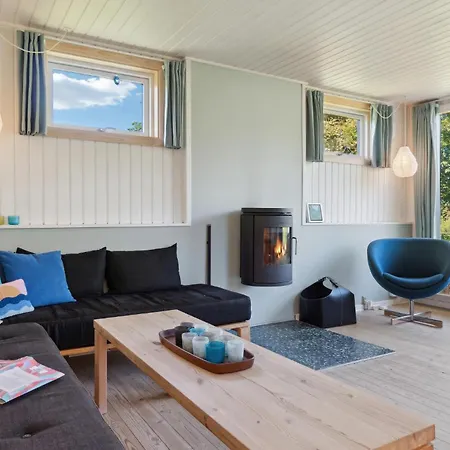Vakantiehuis Amazing In With Kitchen Jægerspris